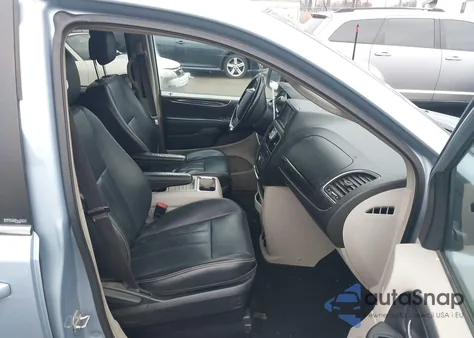 2013 Chrysler Town & Country Touring z USA, uszkodzony, nr VIN 2C4RC1BG5DR808774